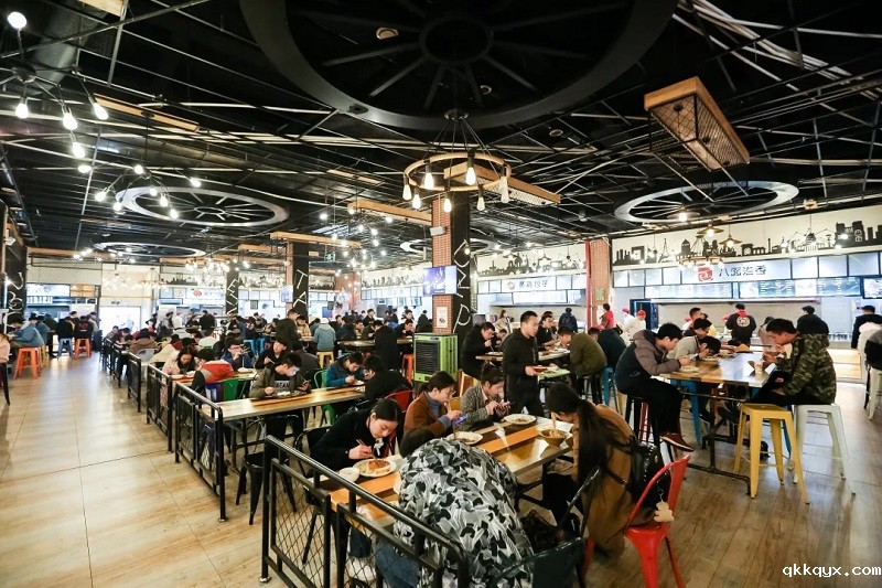 蓝潮食堂承包:小吃品牌与团餐企业如何谈一场不一样的“恋爱”