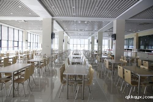 企业食堂承包给专业公司和自我管理有利有弊？